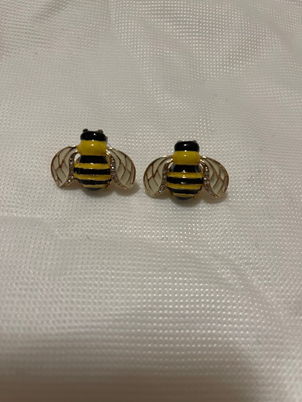 Gold bee stud earring excellent condition